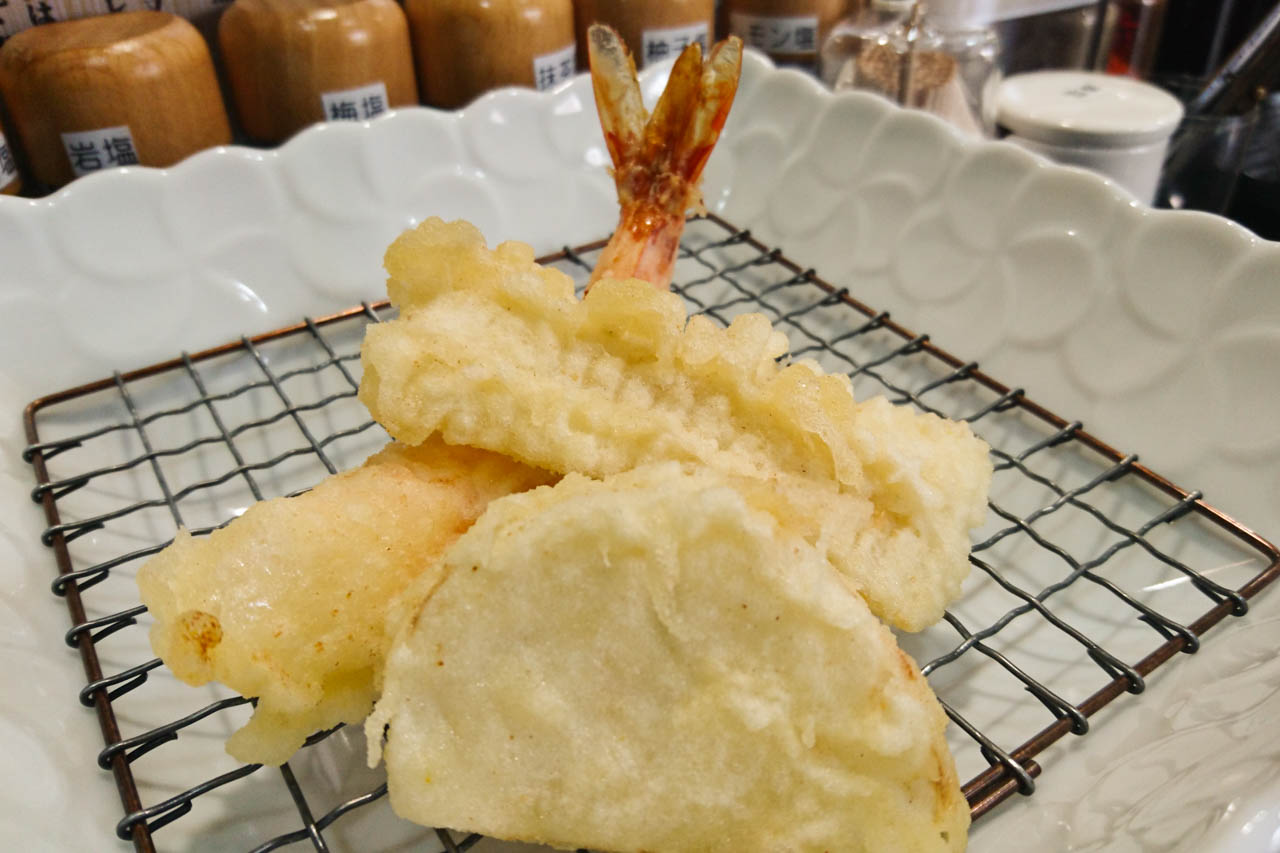 オリーブオイル100 の天ぷらがサクッと美味い 上本町 てんぷら市場 Utatane Asia