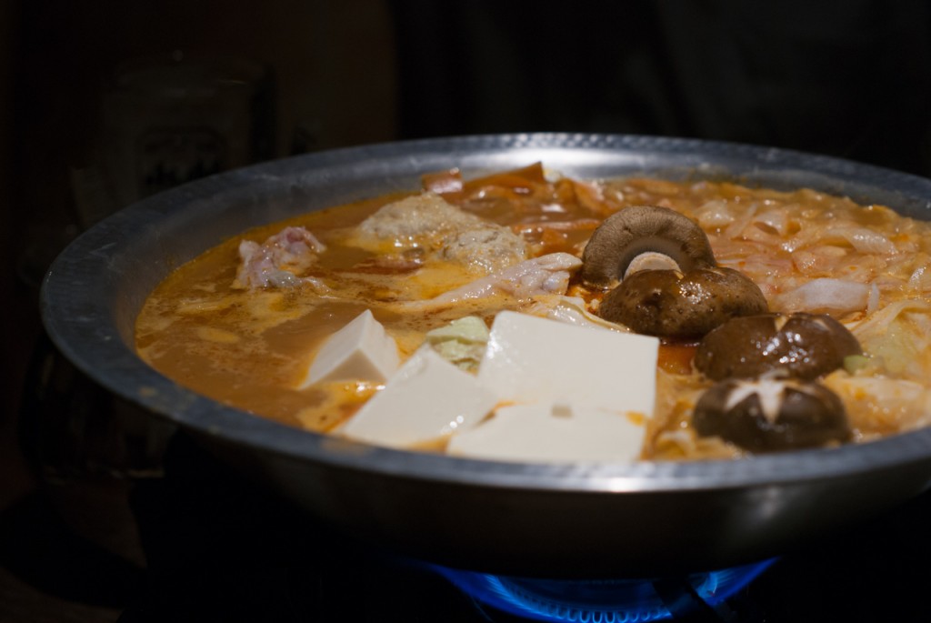 骨付き鶏の鶏赤鍋