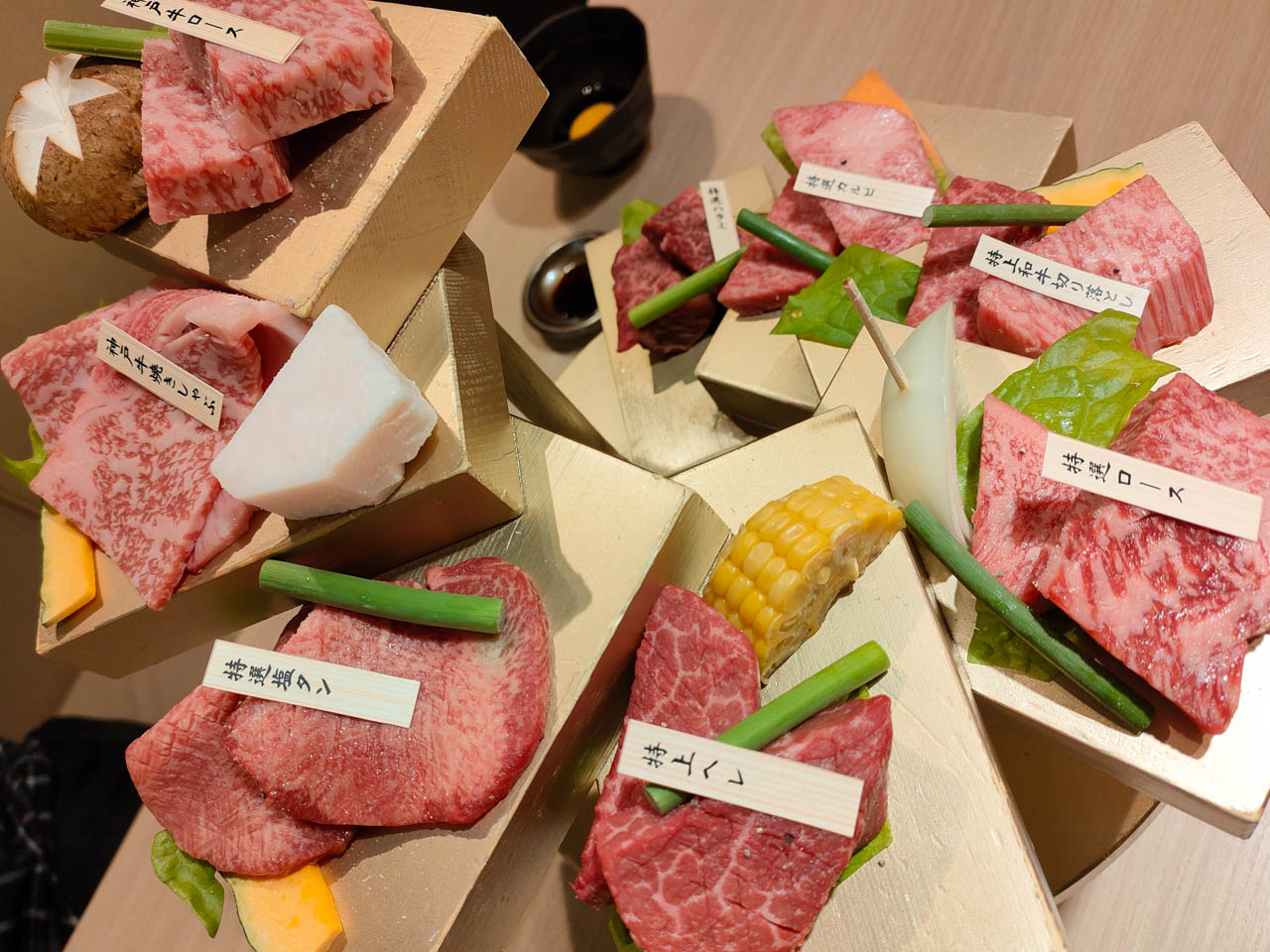 一頭買いの国産黒毛和牛焼肉、螺旋階段の特上和牛！@心斎橋「板前焼肉 一牛 心斎橋店」