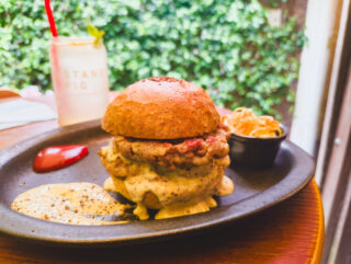 GWにグルメ「潔すぎるバーガーがシンプルにうまい」@中崎町『STANDY PIG』